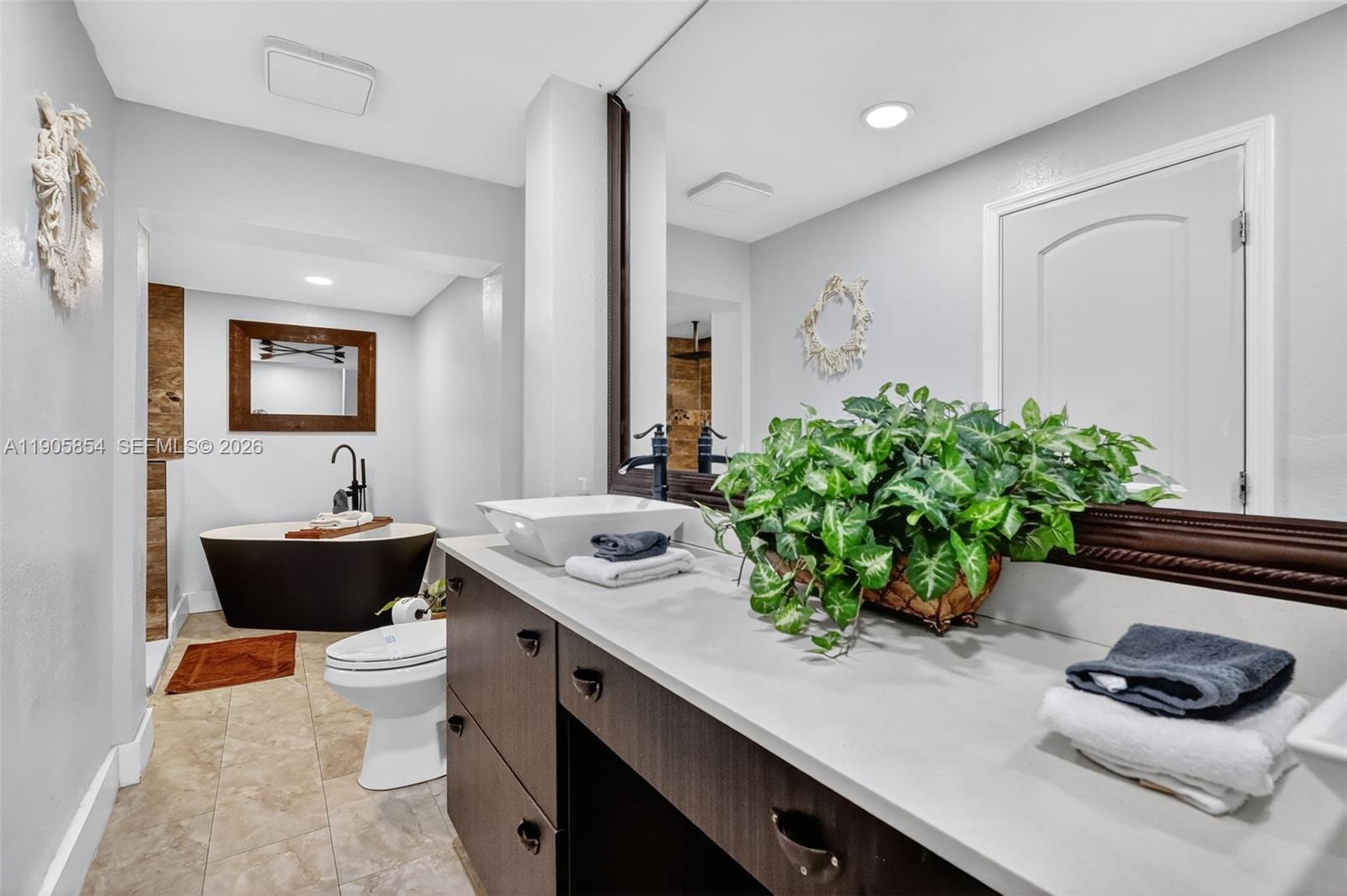 HOLLYWOOD VIEW - Residential