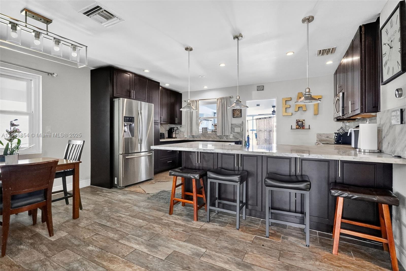 HOLLYWOOD VIEW - Residential