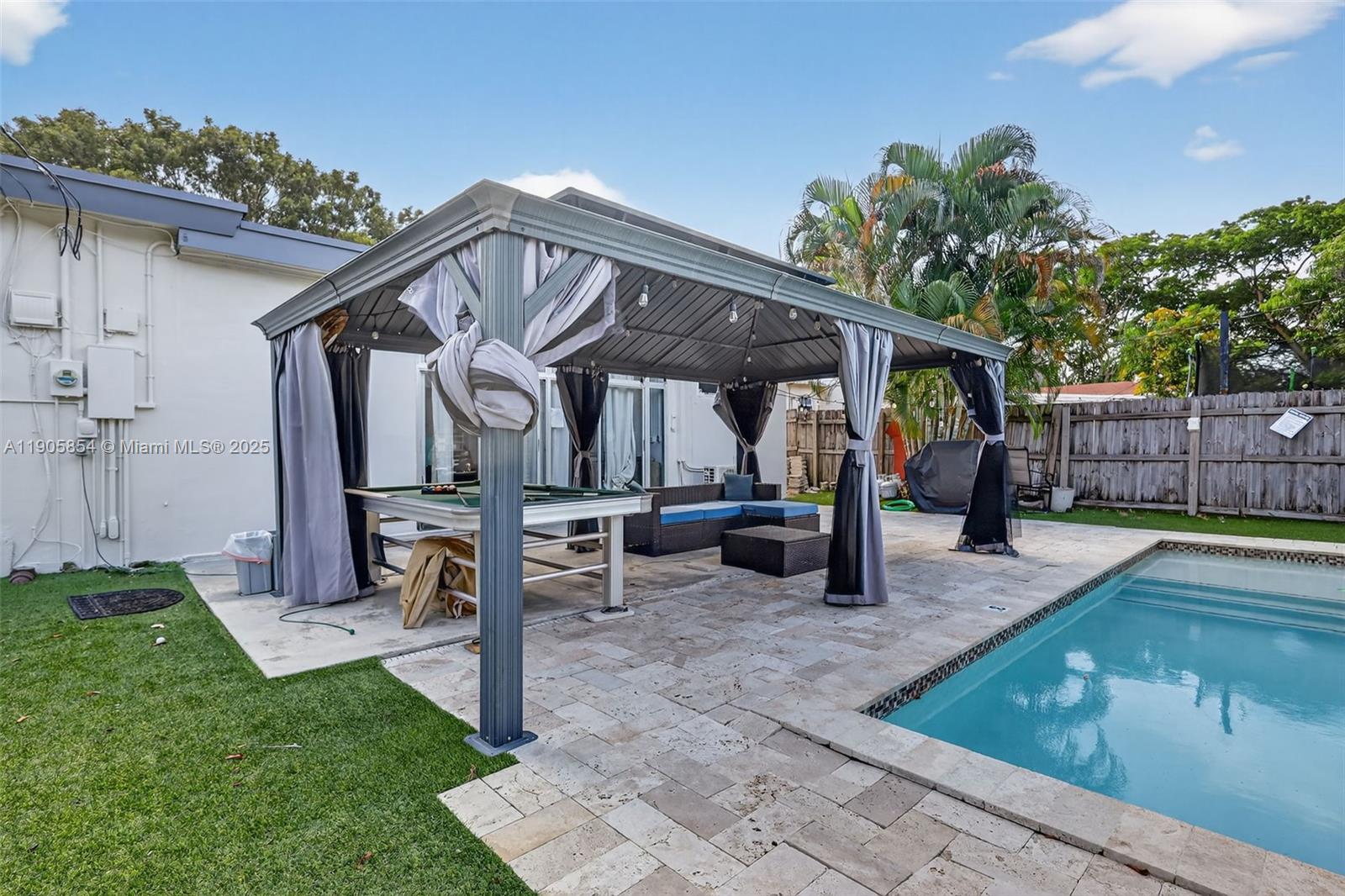 HOLLYWOOD VIEW - Residential