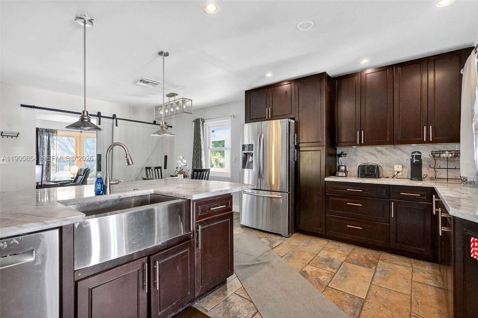 HOLLYWOOD VIEW - Residential