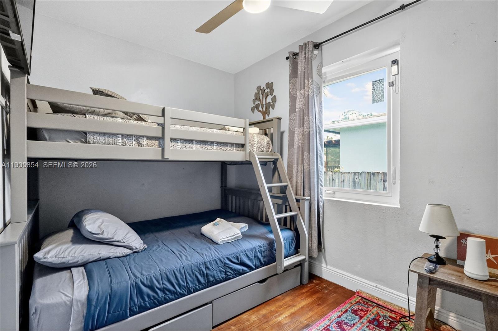 HOLLYWOOD VIEW - Residential