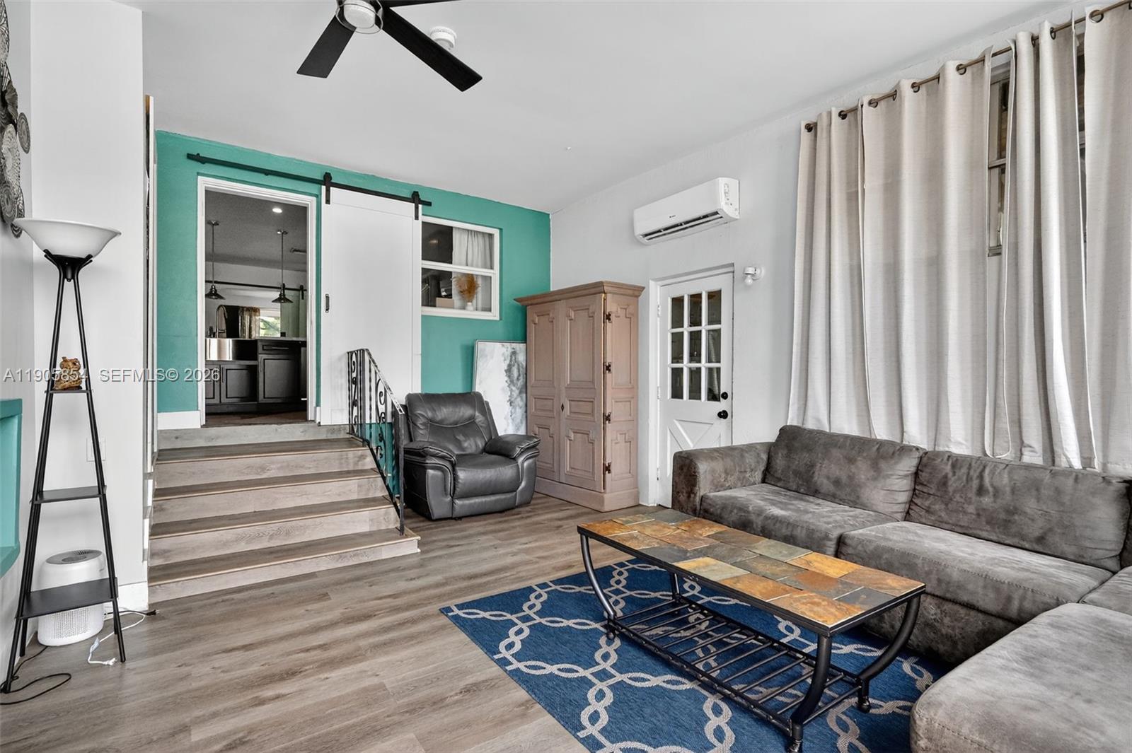 HOLLYWOOD VIEW - Residential