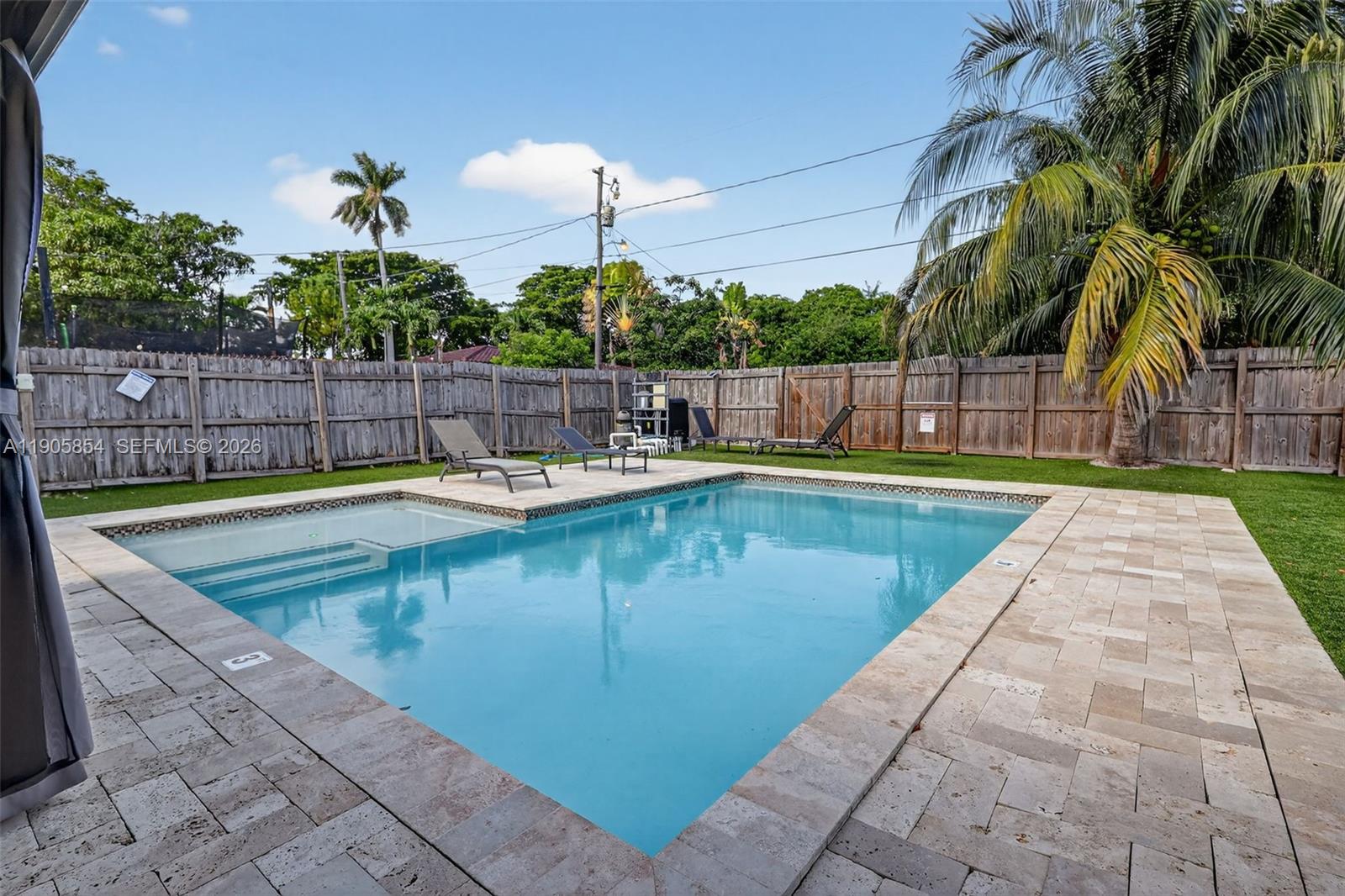 HOLLYWOOD VIEW - Residential