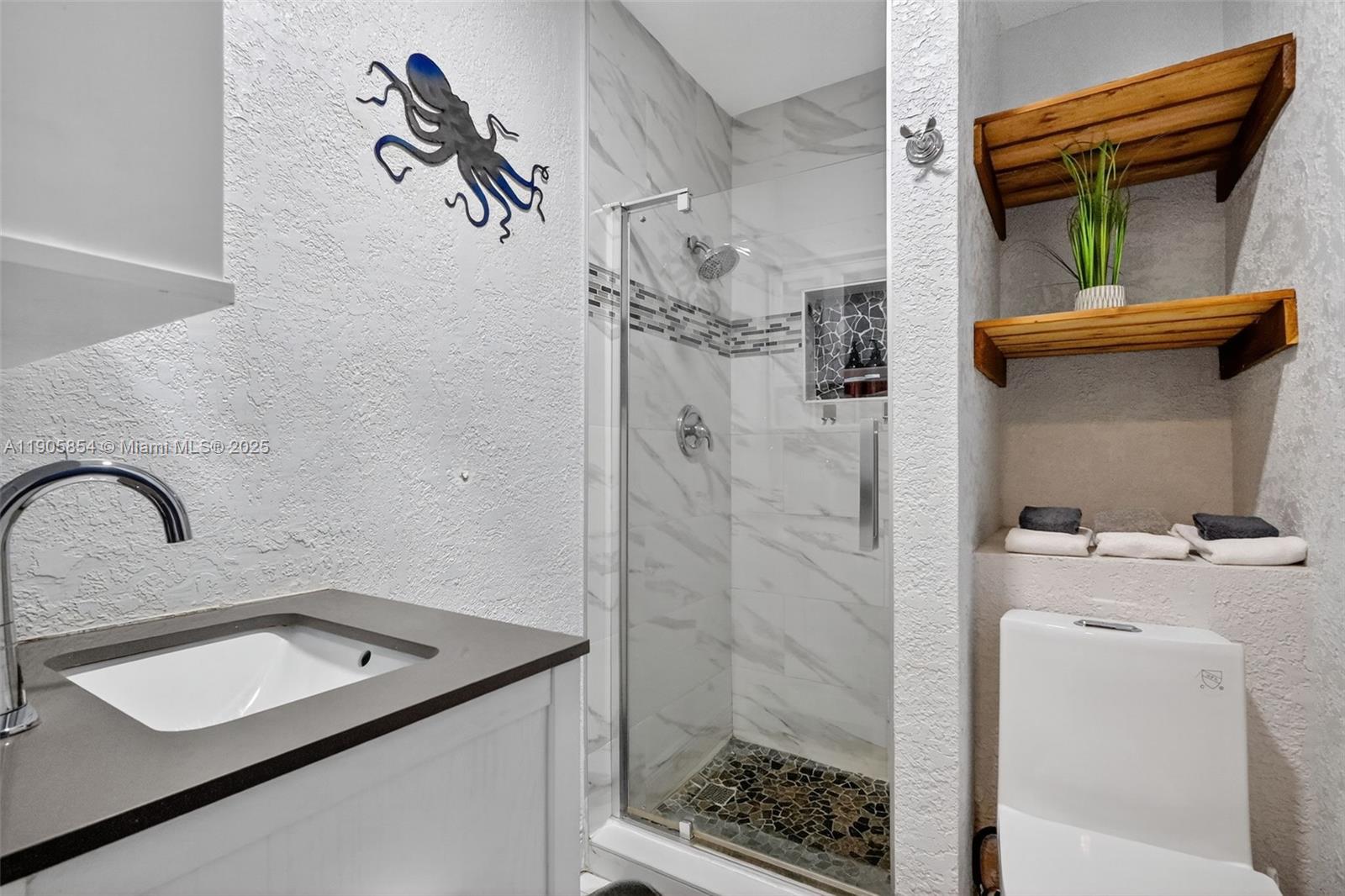 HOLLYWOOD VIEW - Residential