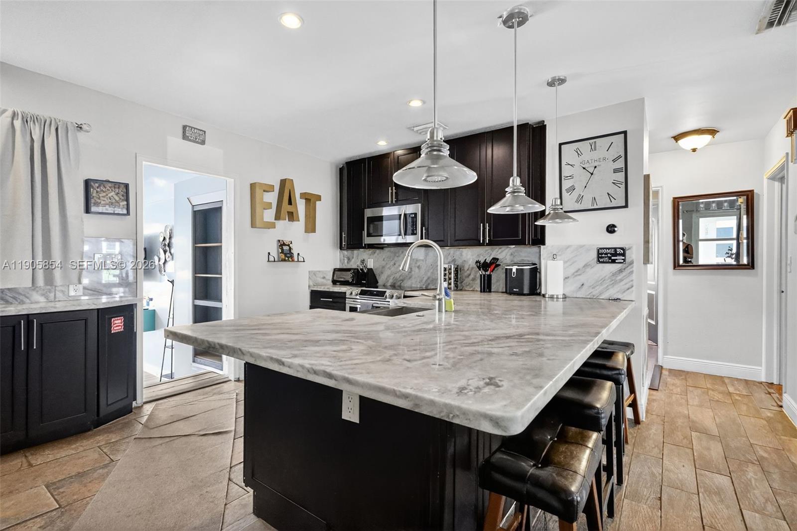 HOLLYWOOD VIEW - Residential