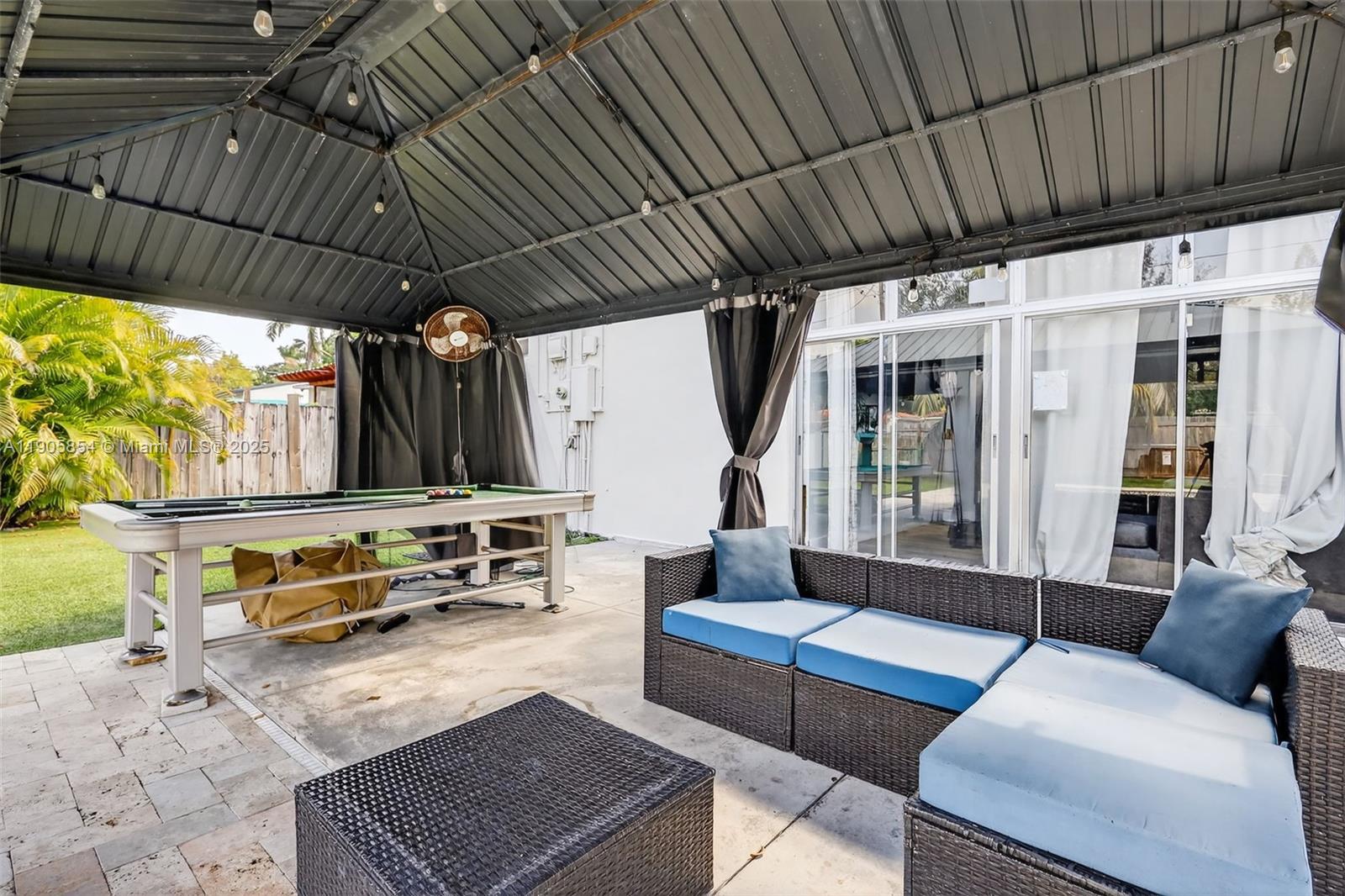 HOLLYWOOD VIEW - Residential