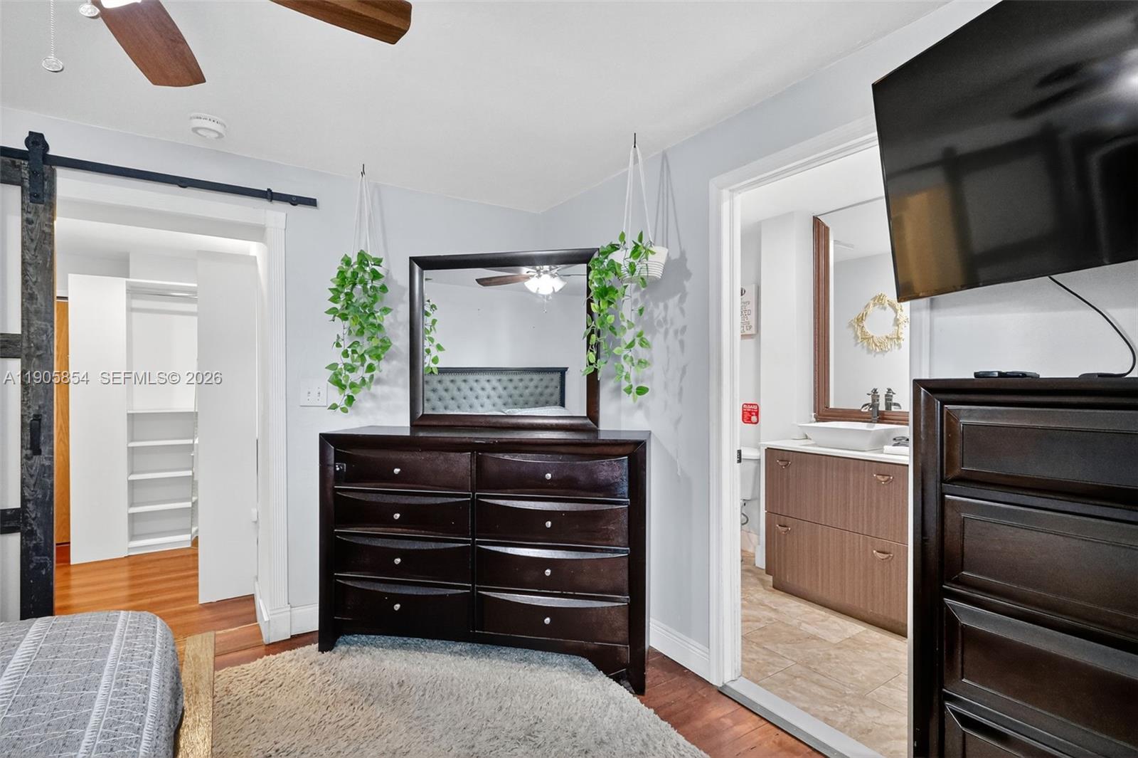 HOLLYWOOD VIEW - Residential