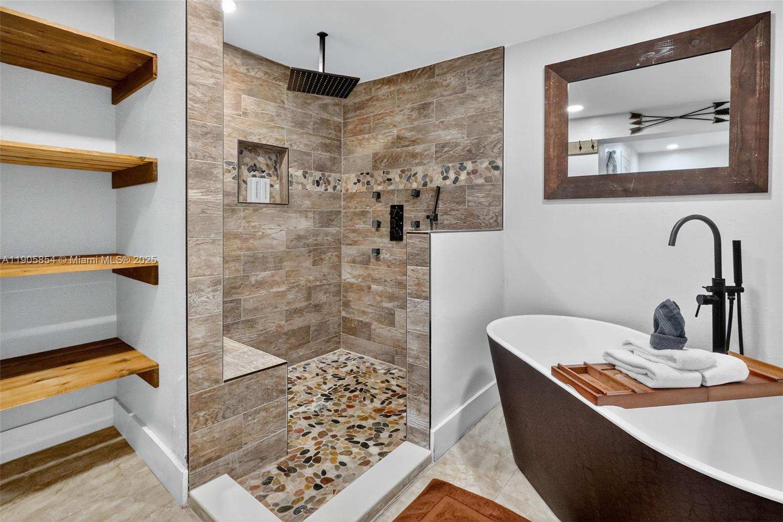 HOLLYWOOD VIEW - Residential