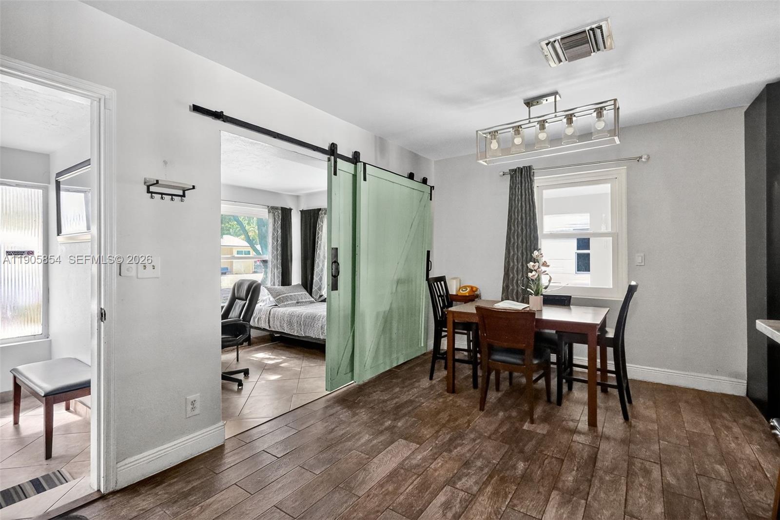 HOLLYWOOD VIEW - Residential