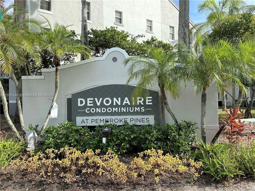Beautiful and well maintained 3/2 in the heart of Pembroke Pines.