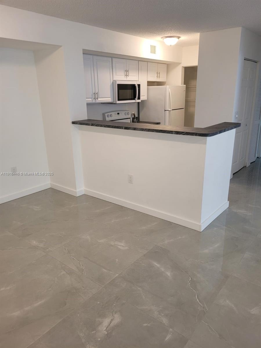 DEVONAIRE CONDO AT PEMBRO - Residential Lease