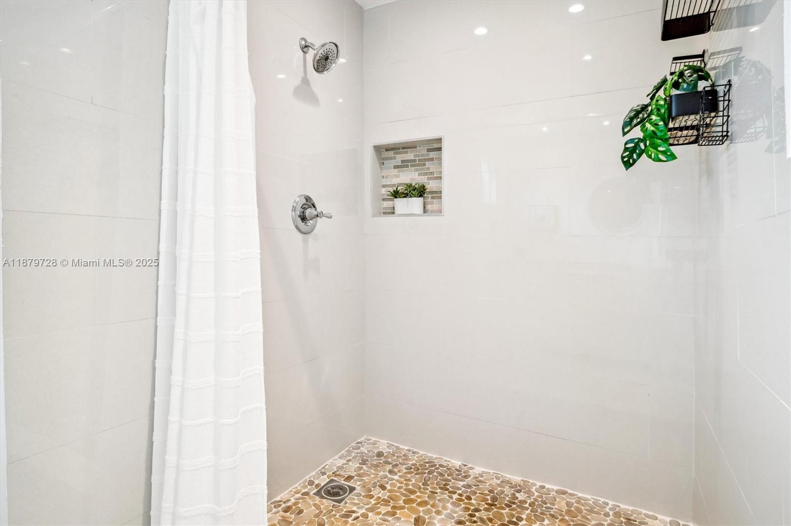 LA PLACIDA VILLAS - Residential