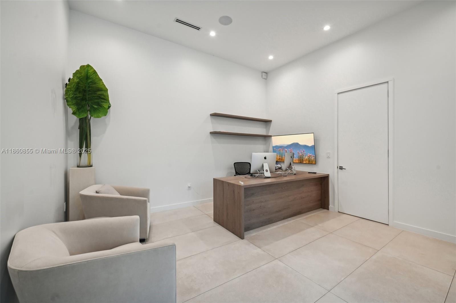 TOWN & RANCH ESTS - Residential