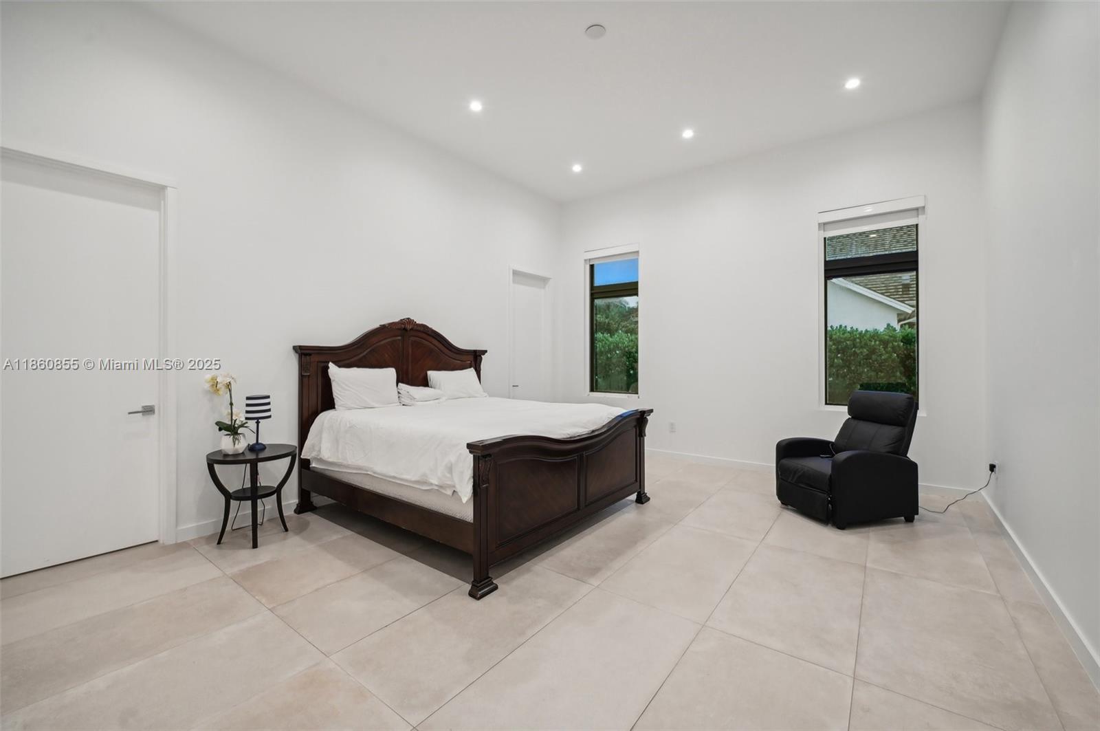 TOWN & RANCH ESTS - Residential