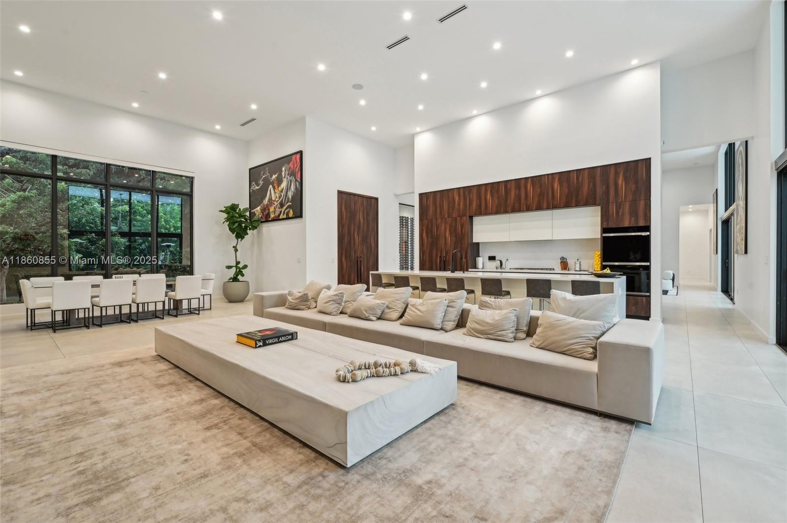 TOWN & RANCH ESTS - Residential