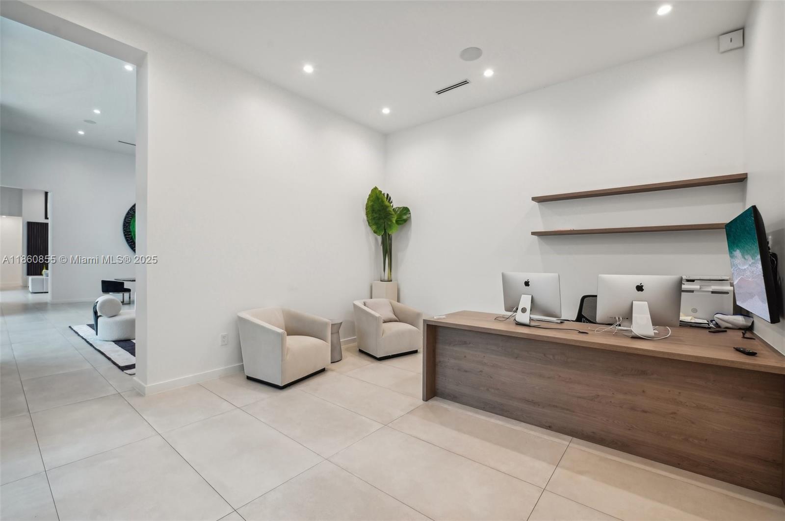 TOWN & RANCH ESTS - Residential