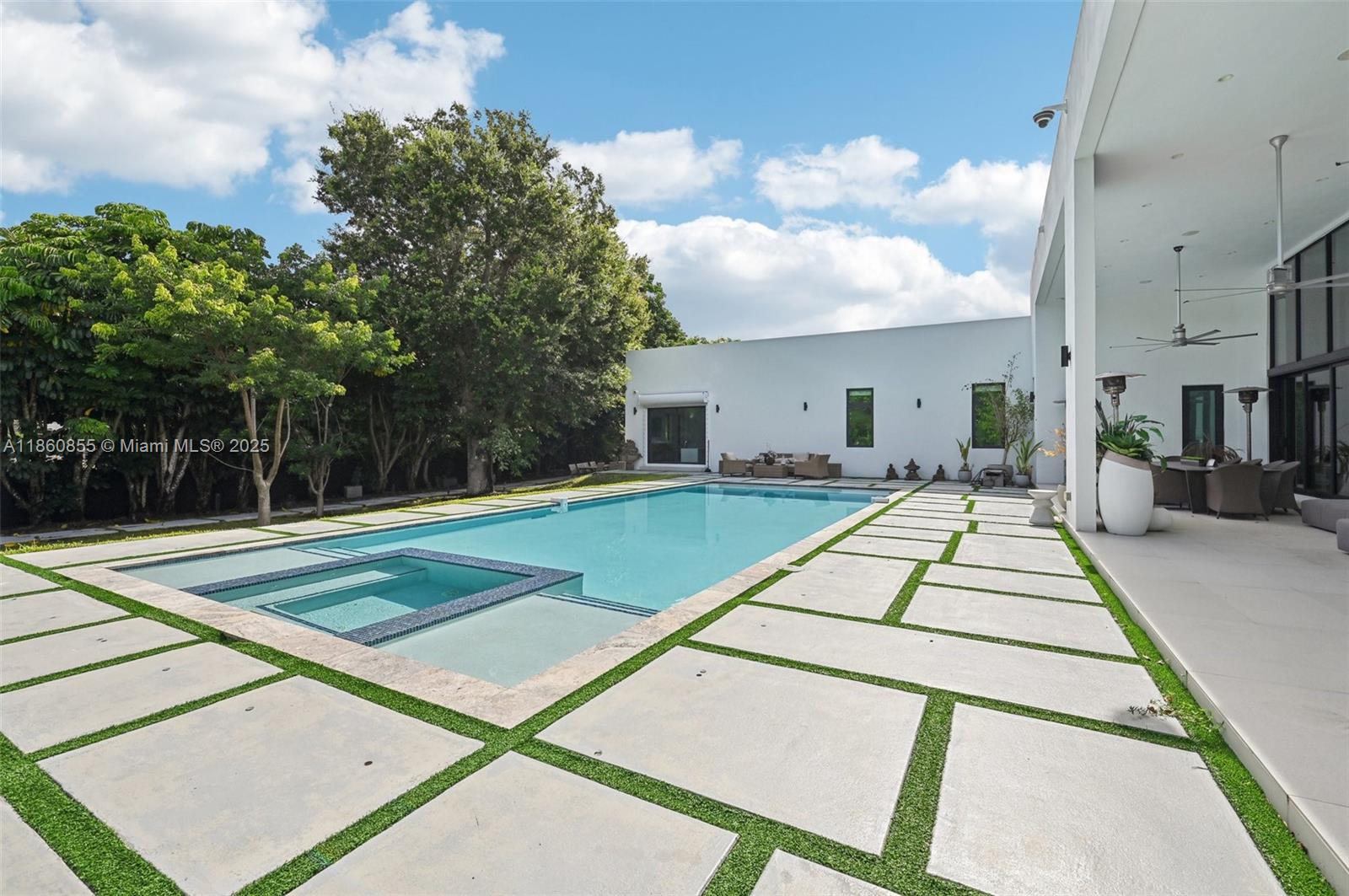 TOWN & RANCH ESTS - Residential