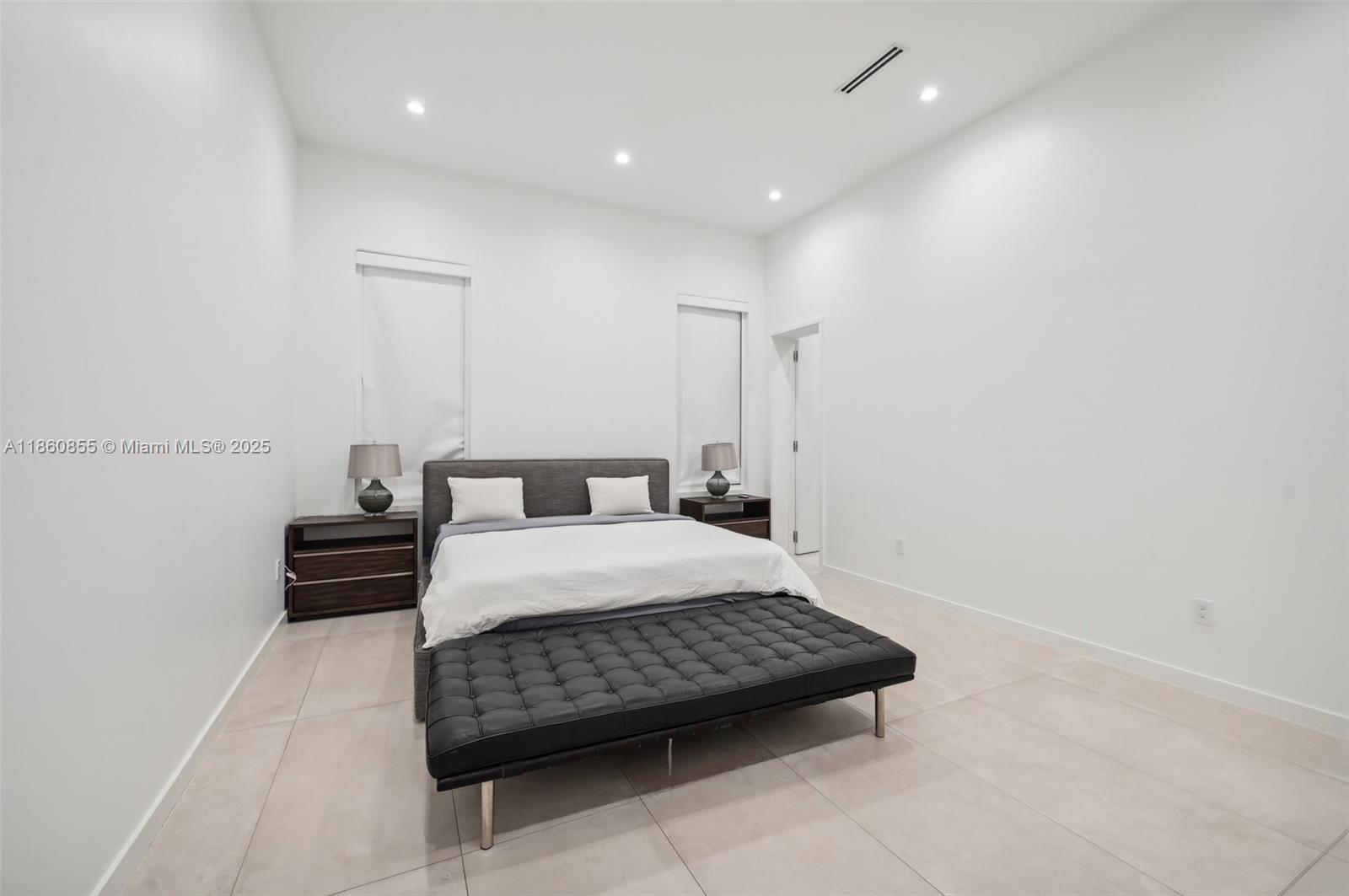 TOWN & RANCH ESTS - Residential