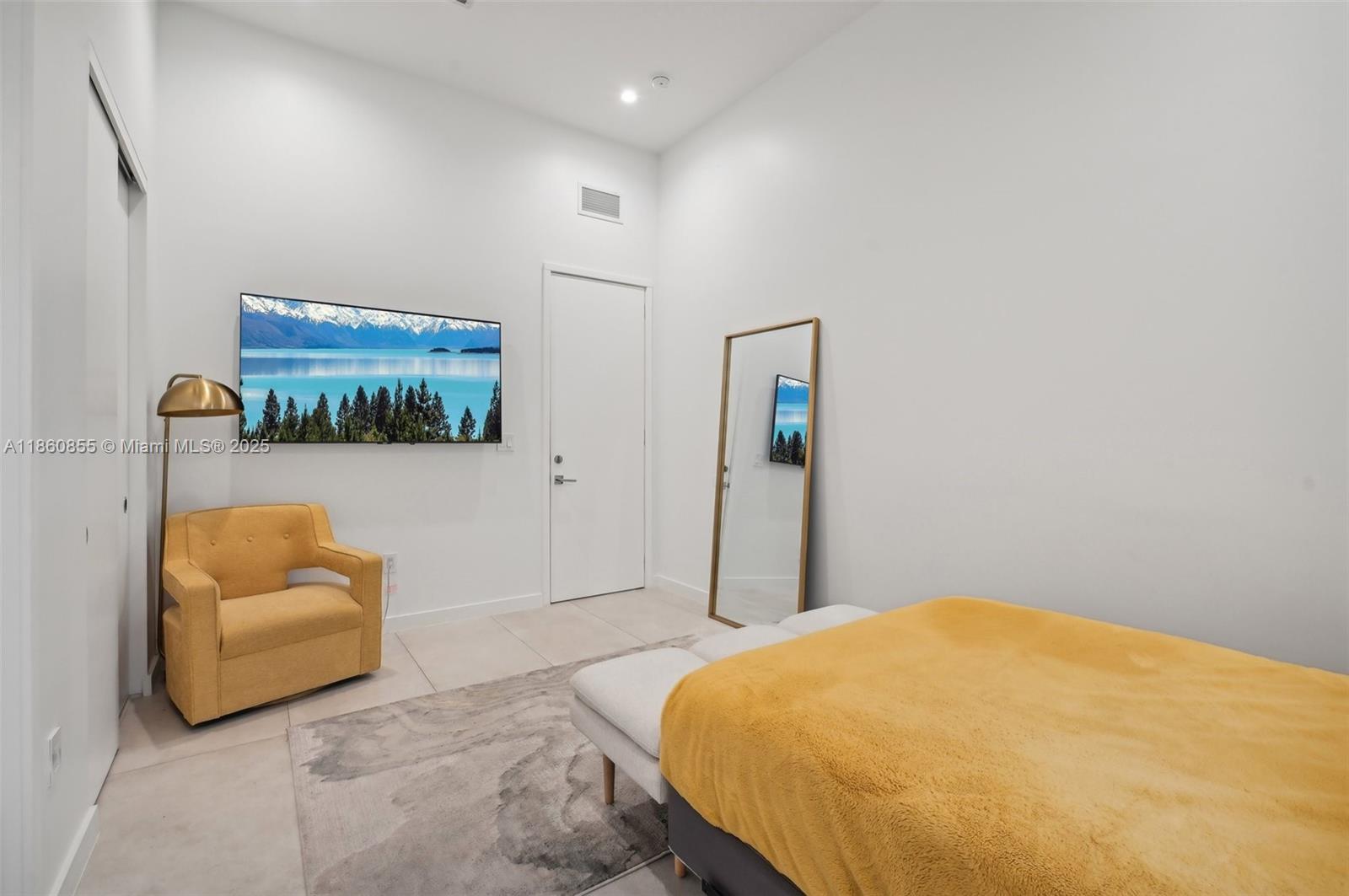TOWN & RANCH ESTS - Residential