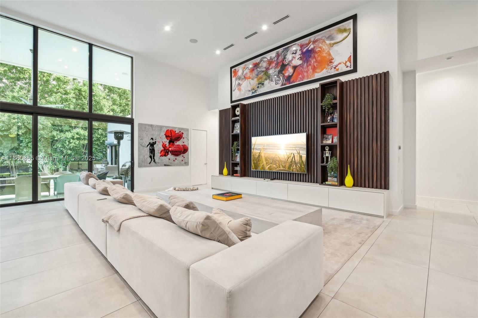 TOWN & RANCH ESTS - Residential
