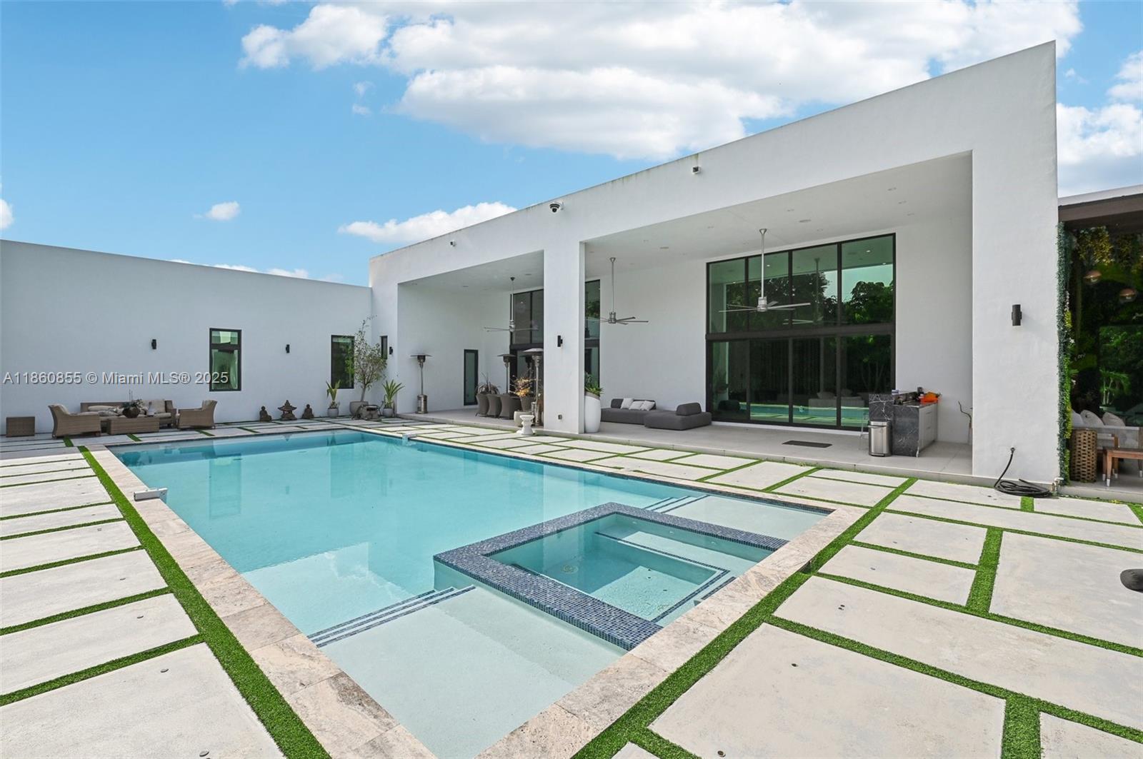 TOWN & RANCH ESTS - Residential