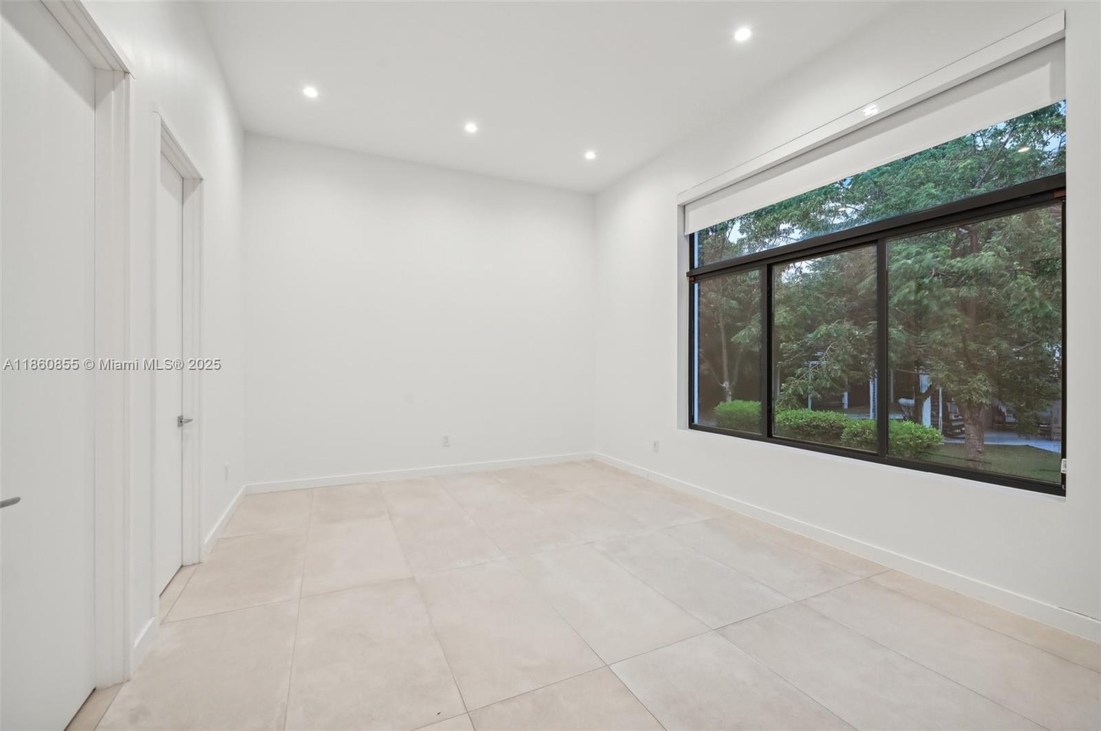 TOWN & RANCH ESTS - Residential