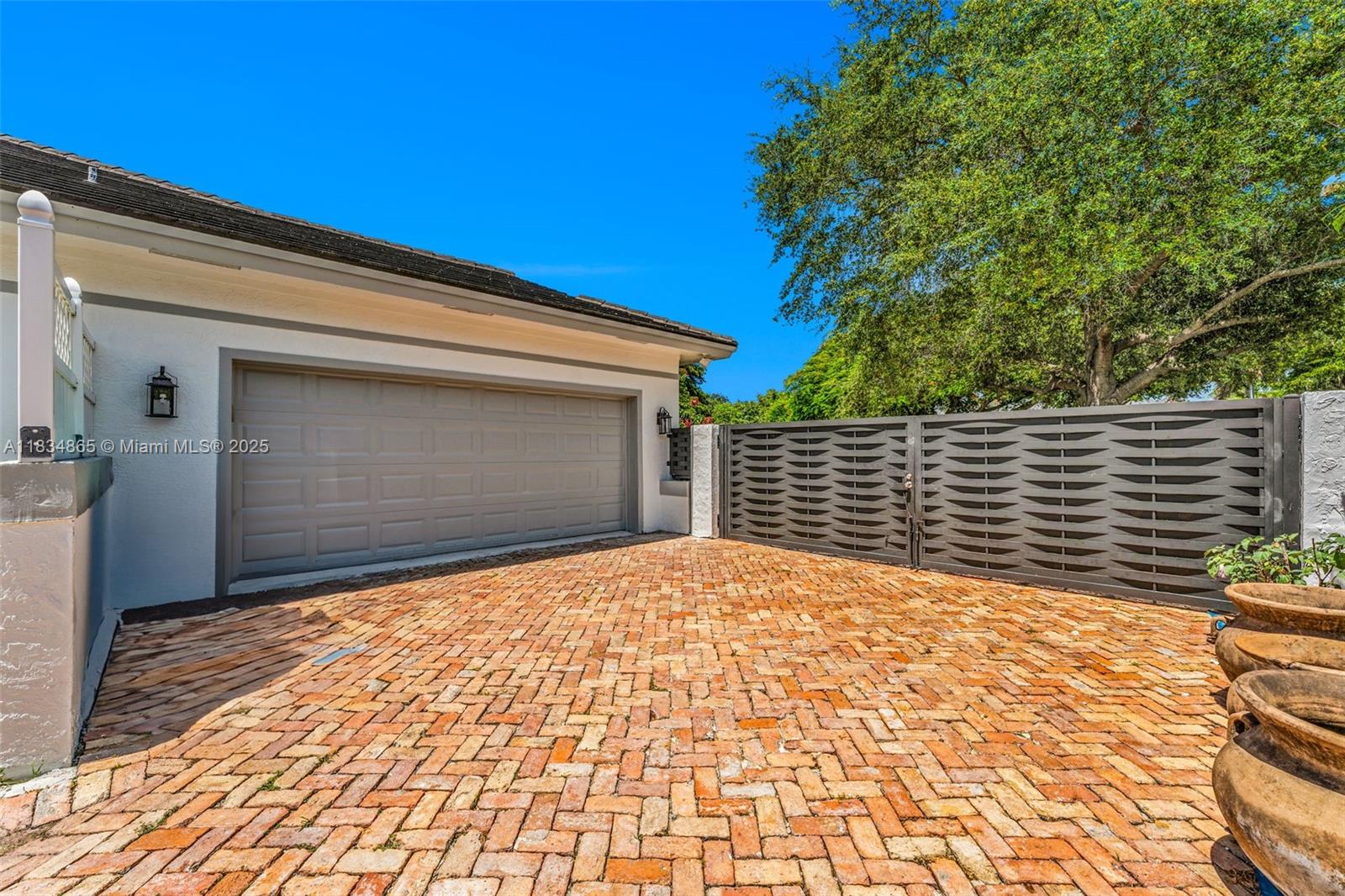 17940 SW 83rd Ave, Palmetto Bay, FL, 33157/$1,750,000 3 17940 SW 83rd Ave