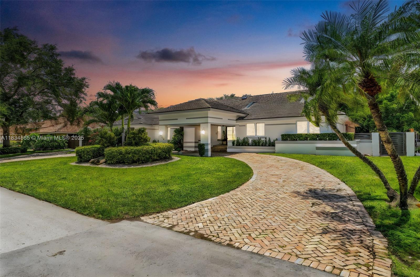 17940 SW 83rd Ave, Palmetto Bay, FL, 33157/$1,750,000 1 17940 SW 83rd Ave