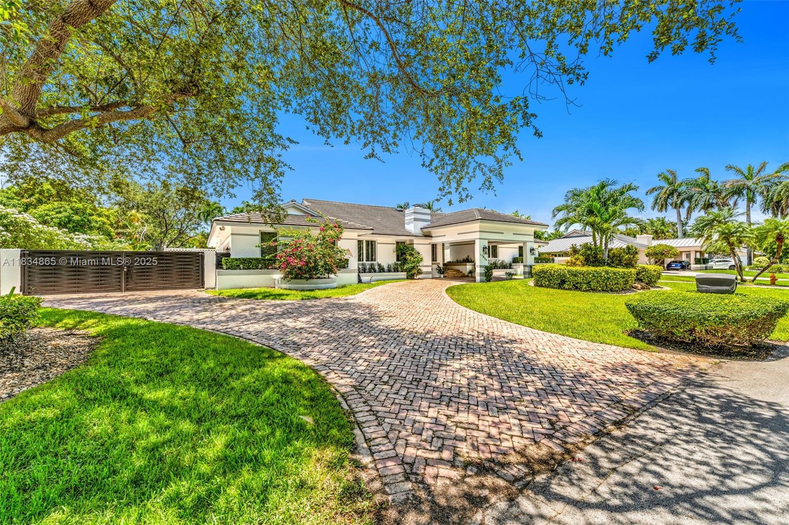 17940 SW 83rd Ave, Palmetto Bay, FL, 33157/$1,750,000 2 17940 SW 83rd Ave