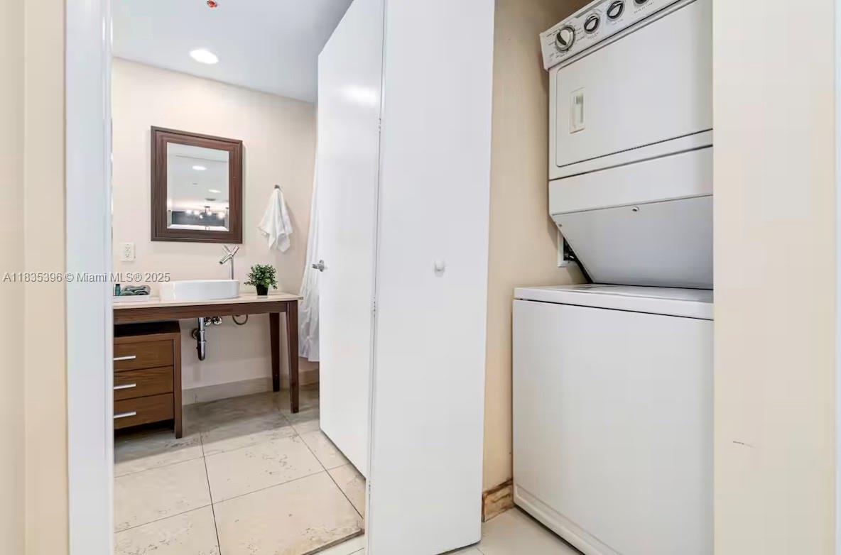 ICON BRICKELL CONDO NO 3 - Residential