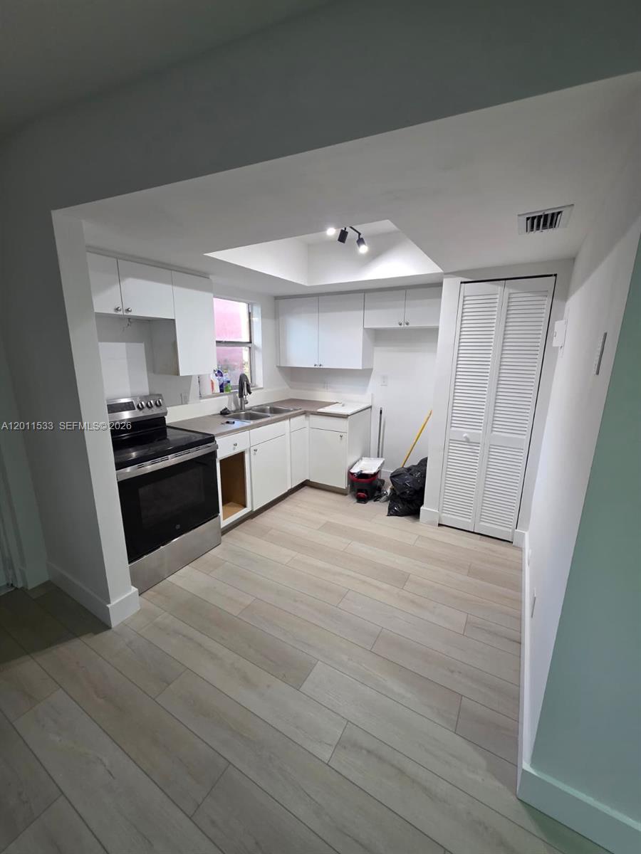 101 NE 41st St F98