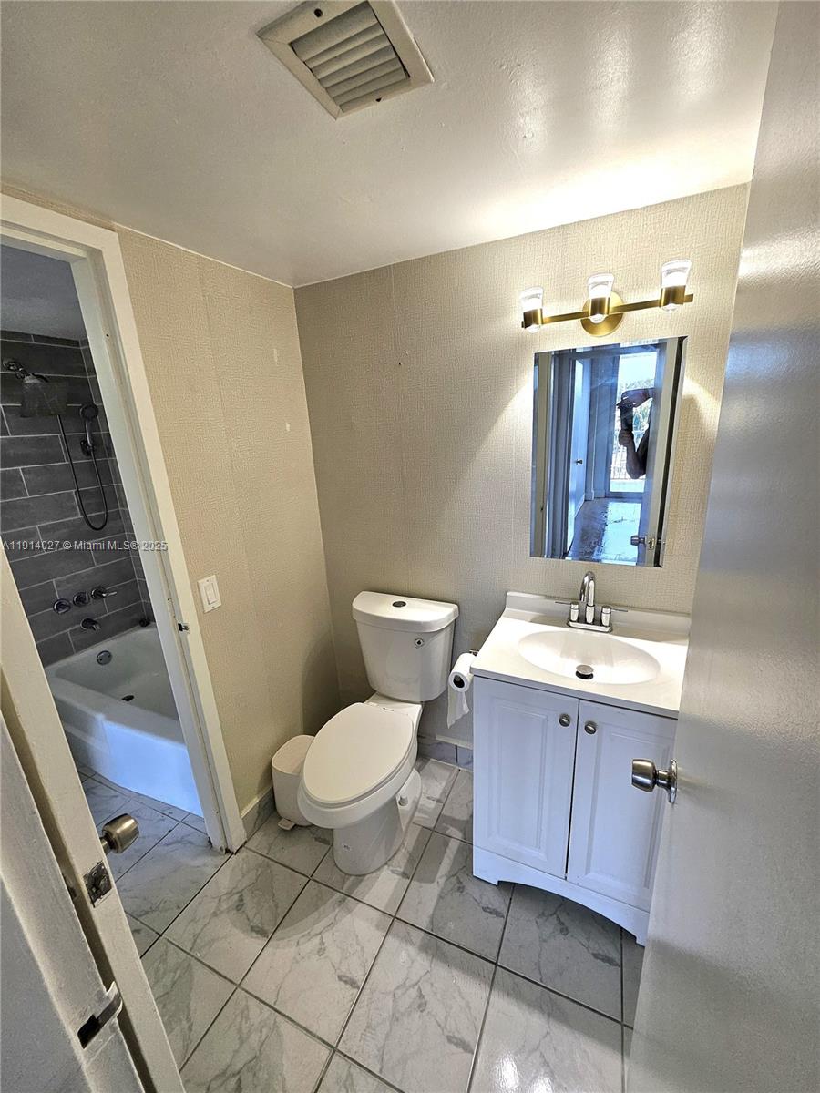 ISLA DEL MAR CONDO - Residential