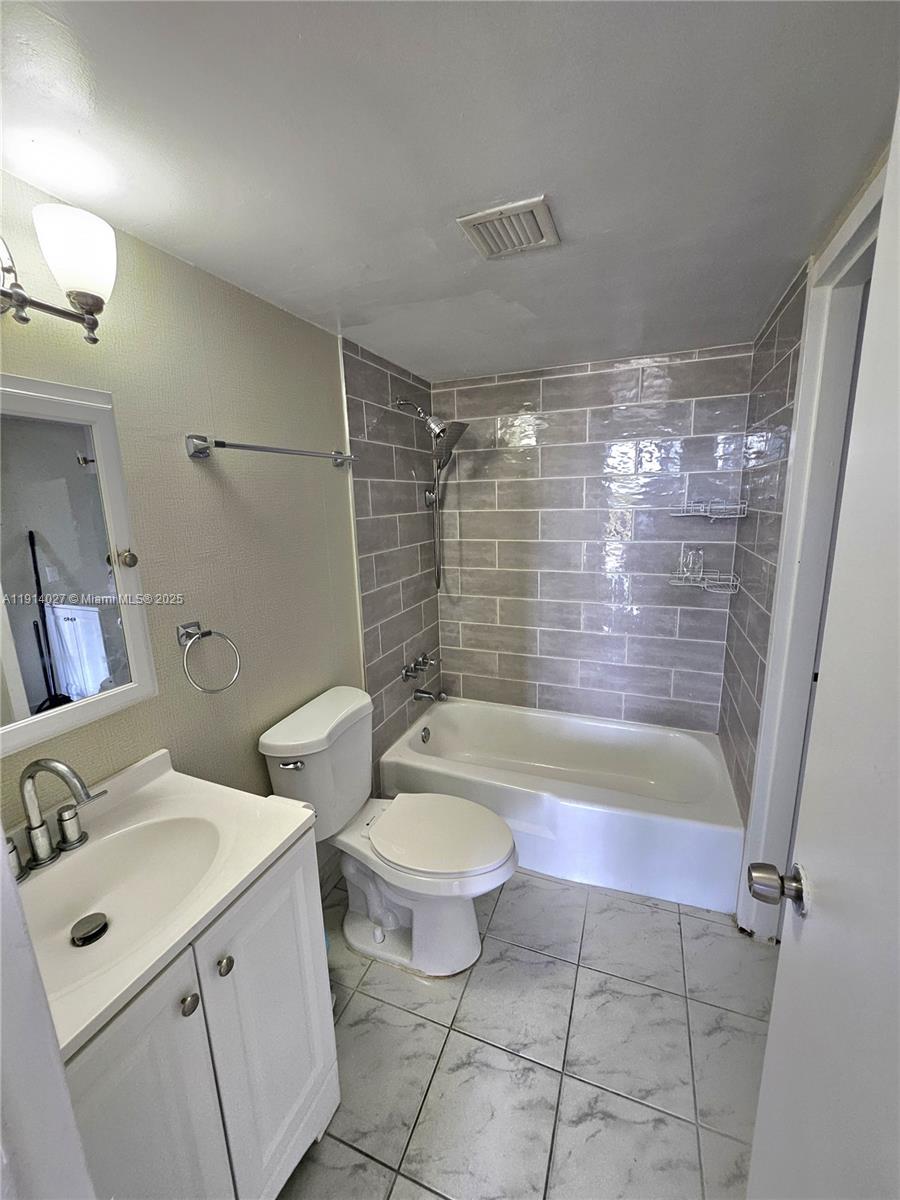 ISLA DEL MAR CONDO - Residential