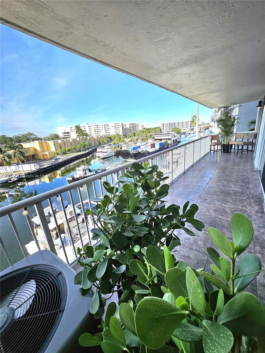 ISLA DEL MAR CONDO - Residential