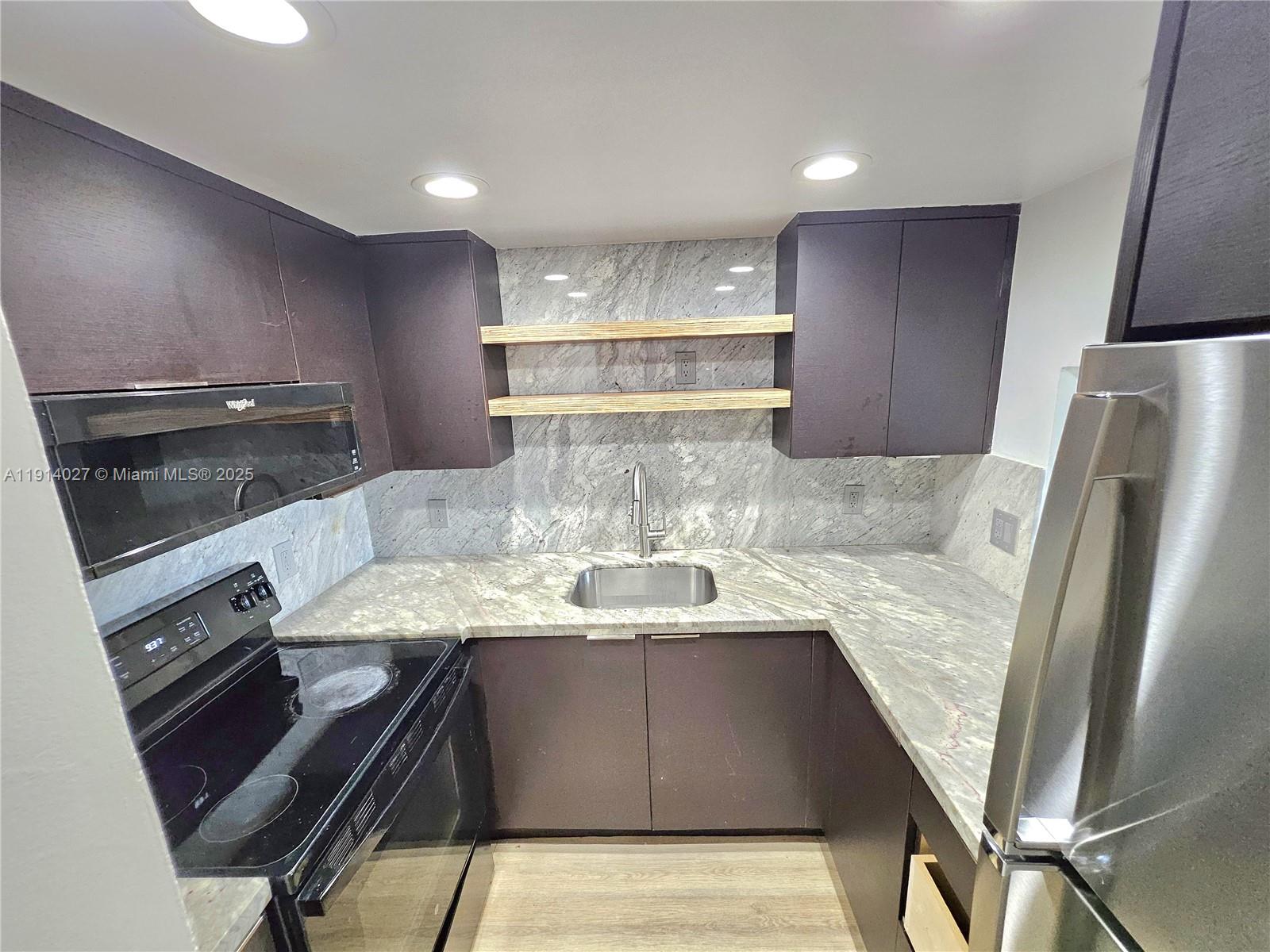 ISLA DEL MAR CONDO - Residential