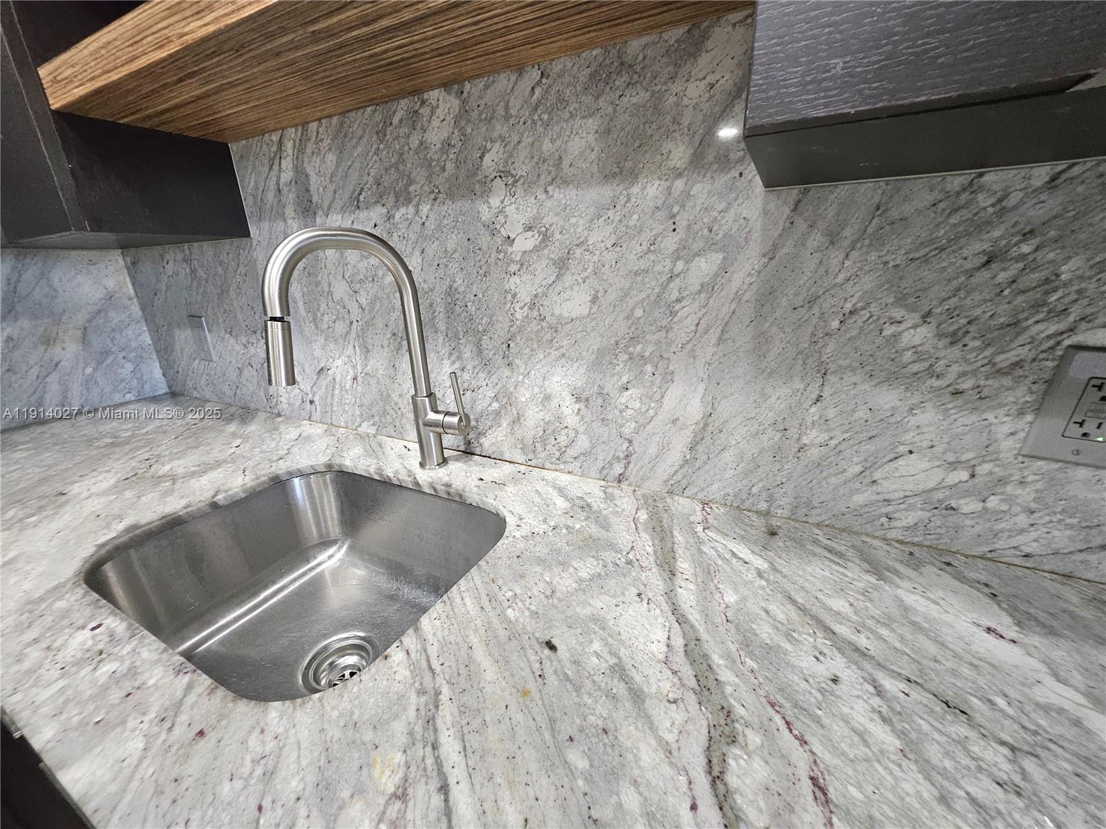 ISLA DEL MAR CONDO - Residential