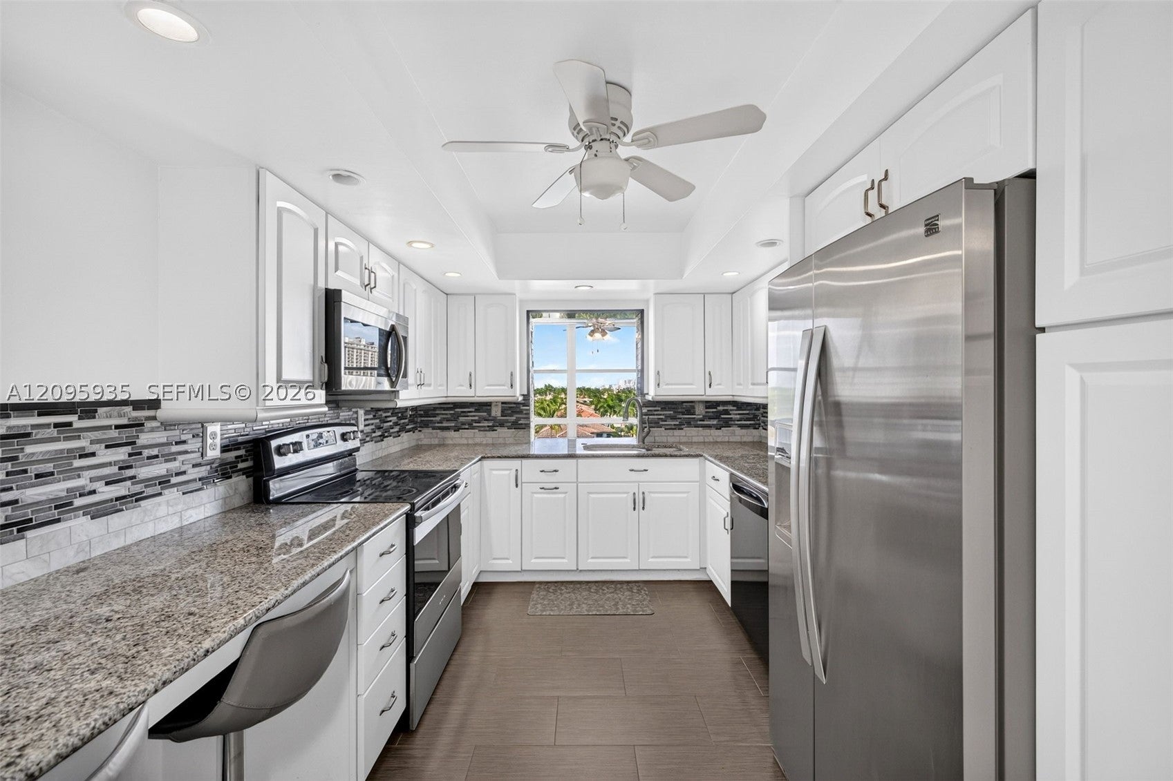 1000 Parkview Dr 715