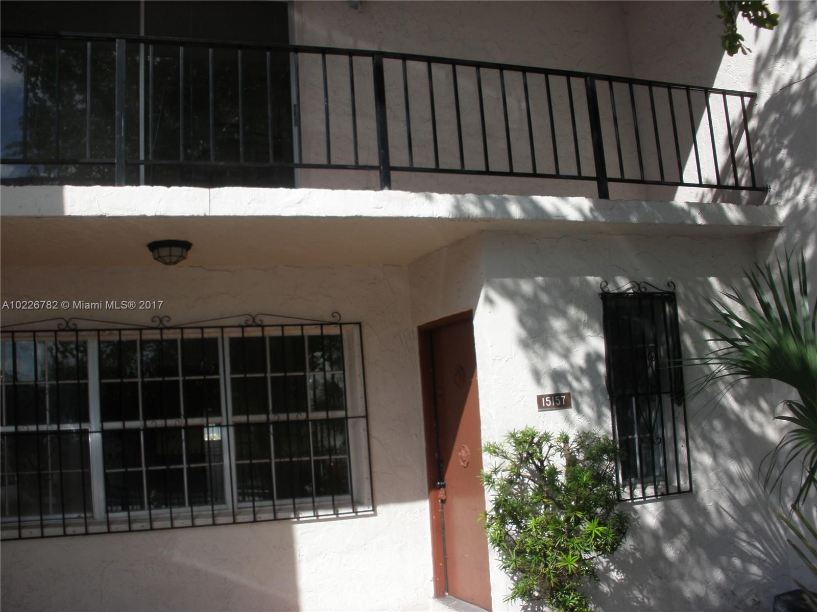BEAUTIFUL 3 BEDROOMS 2.1/2 BATHS LOCATED IN THE CONVENIENCE BUS AND JETNEY ROUTE.