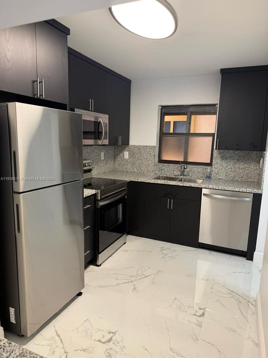 3043 Riverside Dr 222