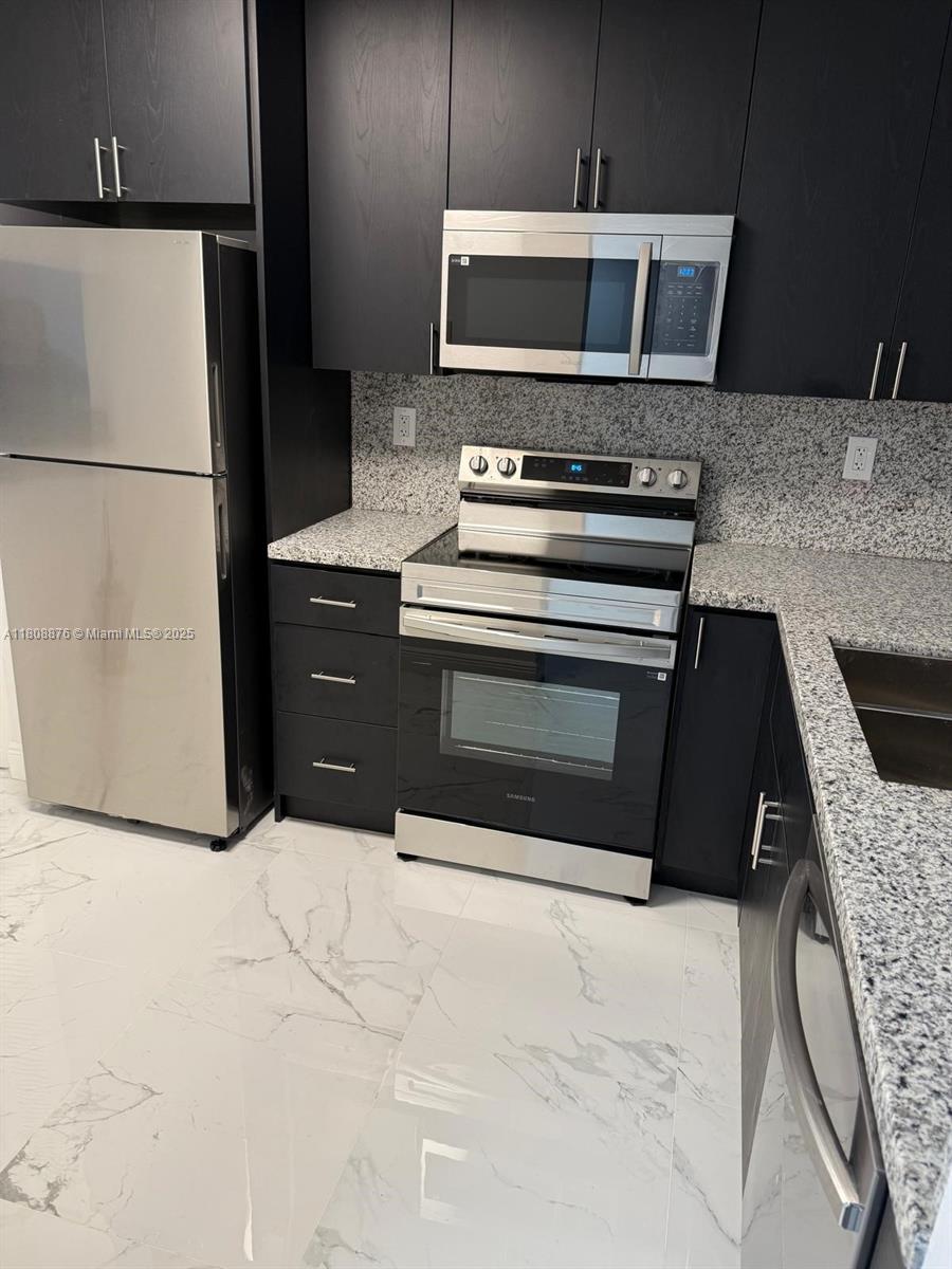 3043 Riverside Dr 222
