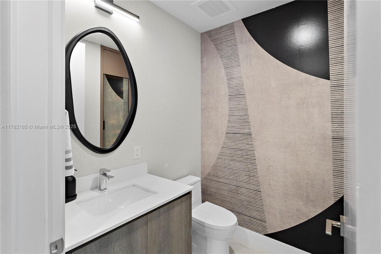 AURORA CONDO - Residential