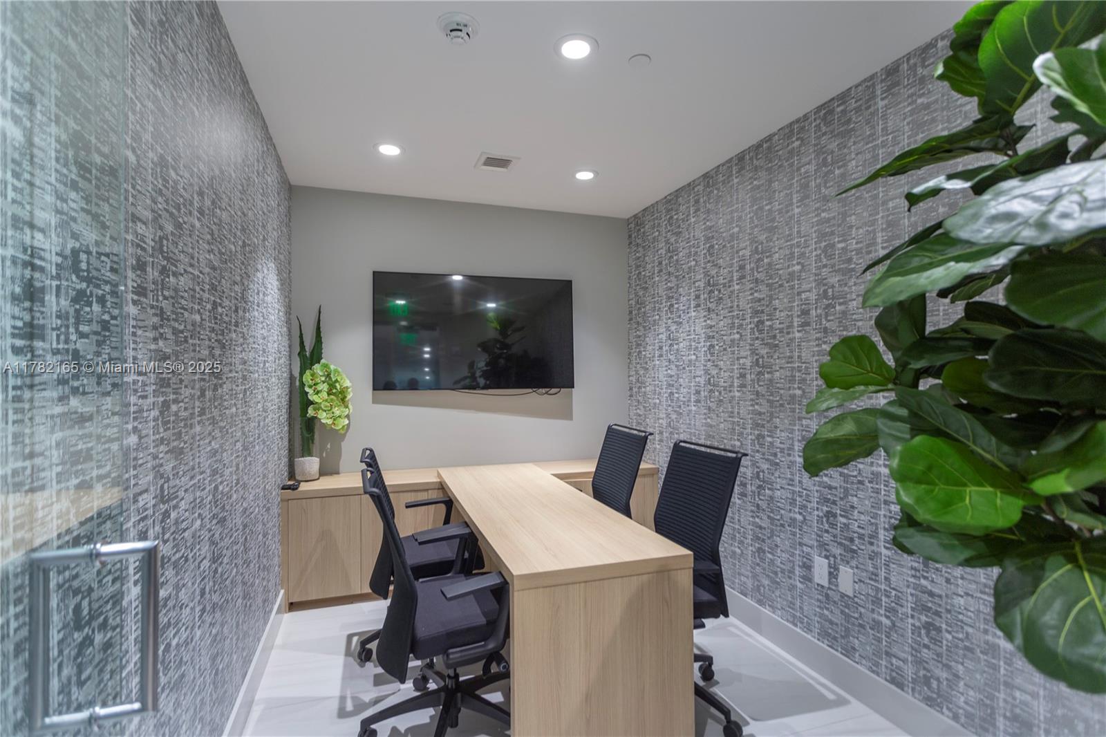 AURORA CONDO - Residential