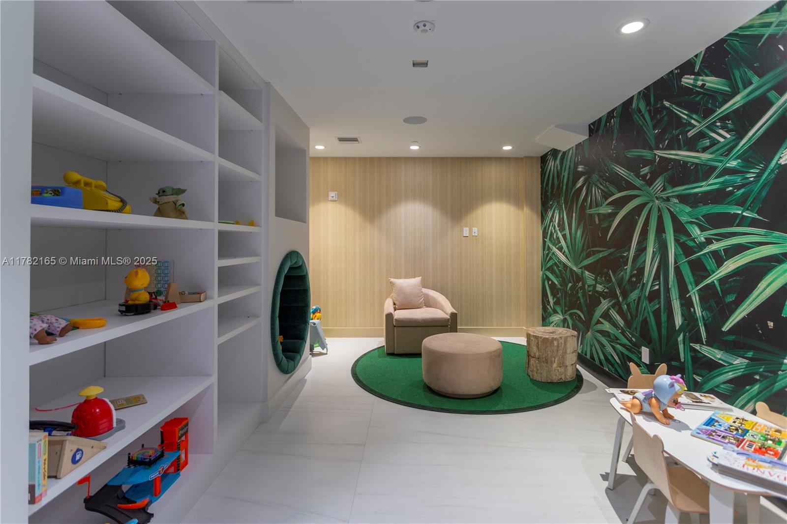 AURORA CONDO - Residential