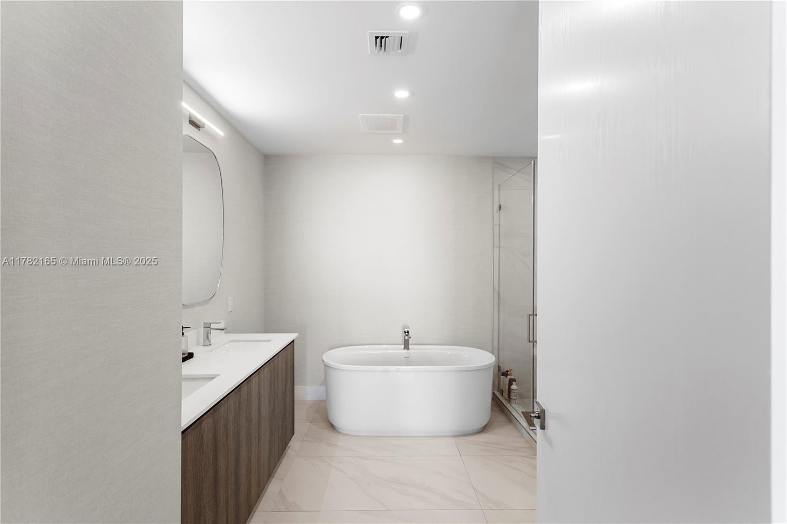 AURORA CONDO - Residential