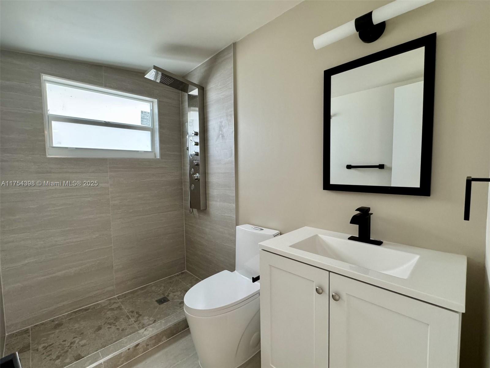 LAUDERDALE MANORS ADDLAUDE - Residential