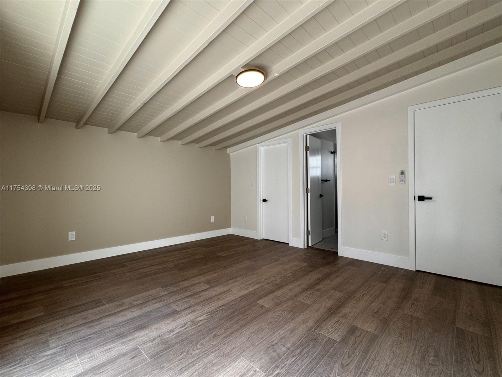 LAUDERDALE MANORS ADDLAUDE - Residential