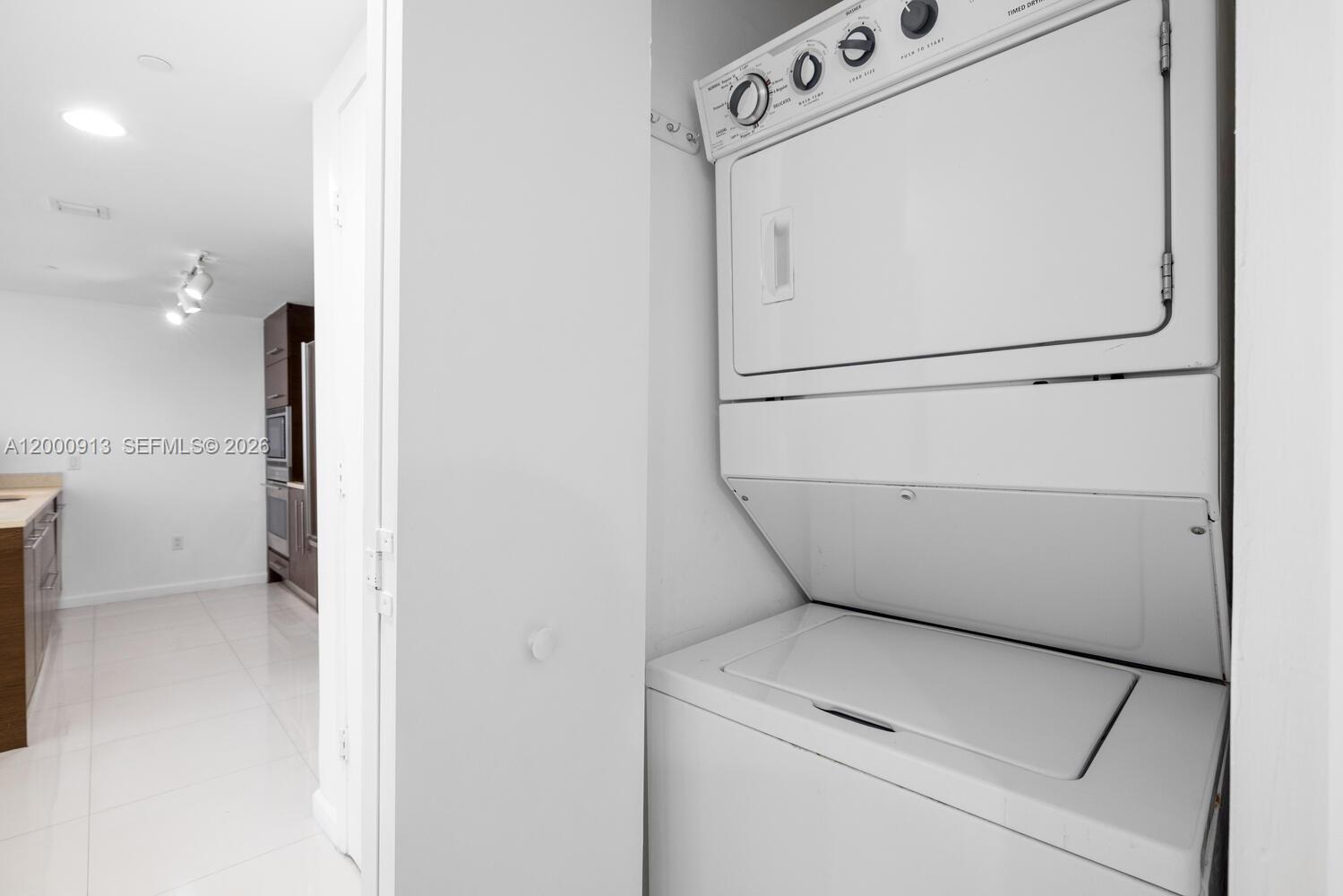 ICONBRICKELL CONDO NO 1 - Residential Lease