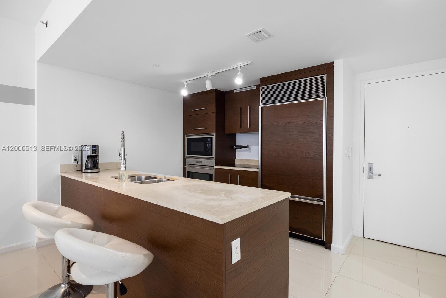 ICONBRICKELL CONDO NO 1 - Residential Lease