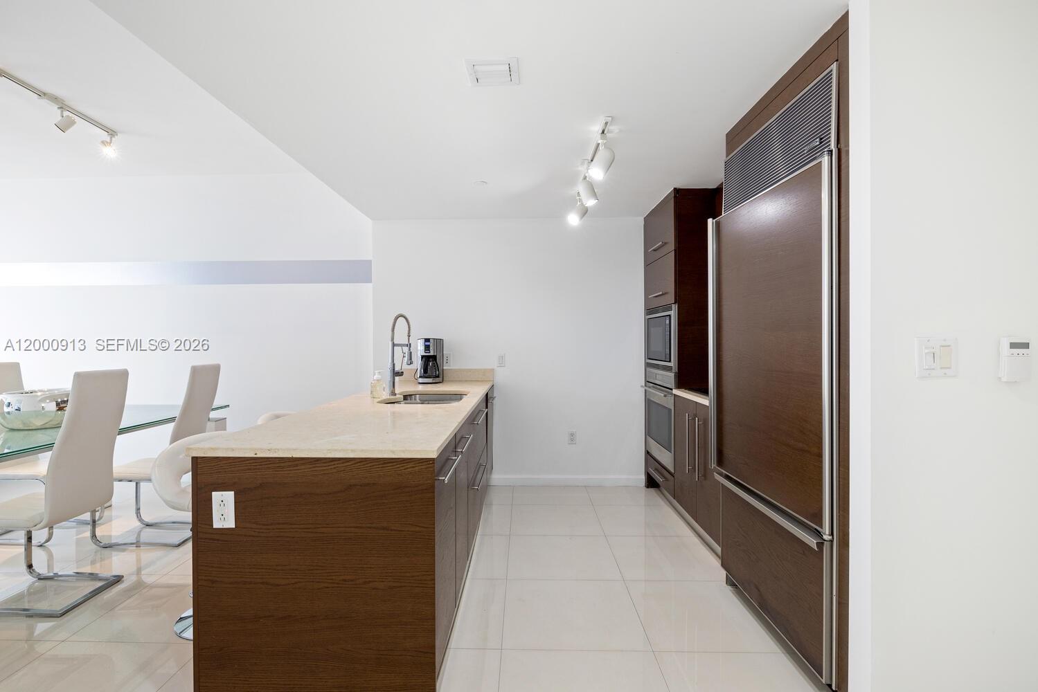 ICONBRICKELL CONDO NO 1 - Residential Lease