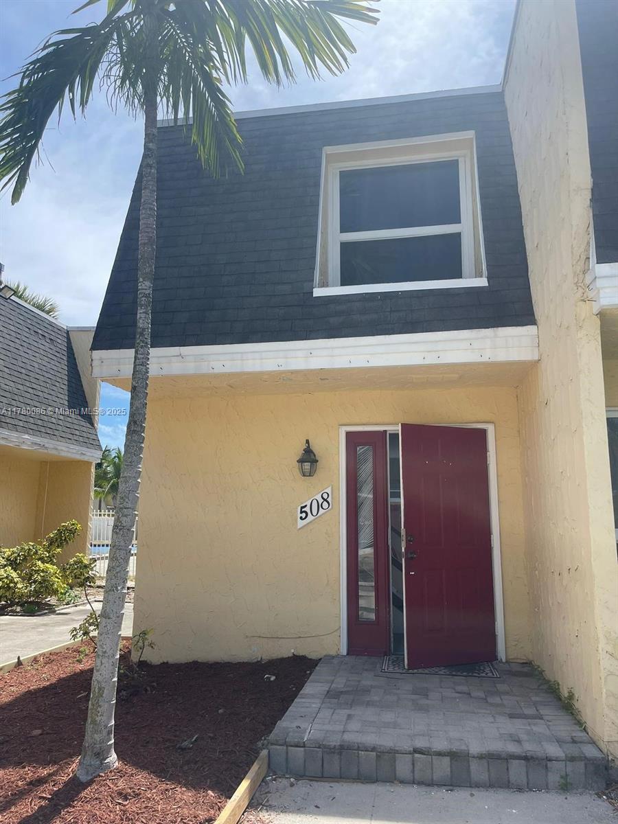Great 2 bedrooms 1.5 bathrooms remodeled new appliances for sale in the lovely community of PELICAN POINT AT BOYNTON. Come and make this your forever home. Near to the beach, shopping mall. Community has a community Pool and a Clubhouse. Unit is rented for $1950 until July 2025. Investors welcome ! Please text the listing agent 48 hours before showing.